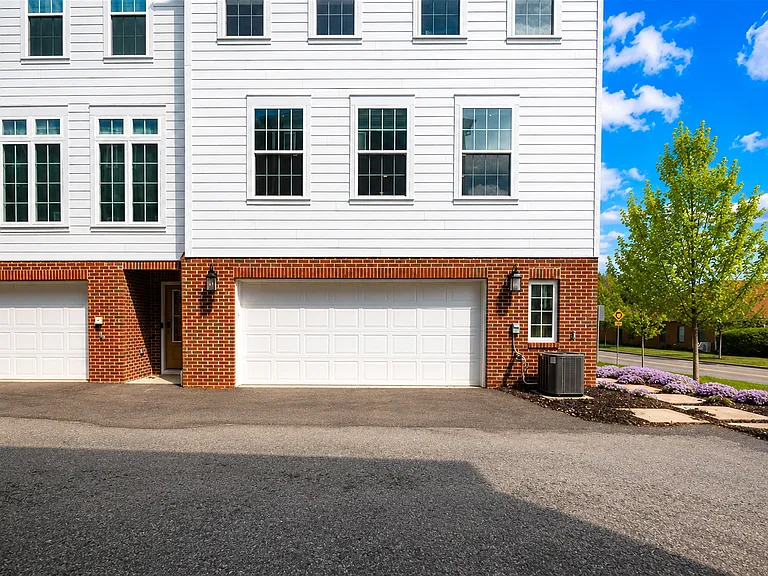 800 Gillian Ln #800 — Photo 31