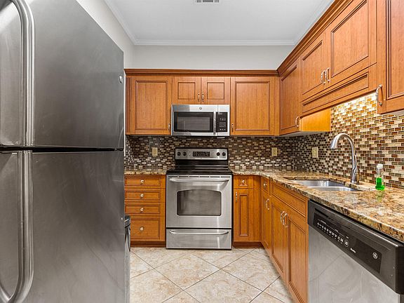 5th image of 9780 Leyland Dr. #11