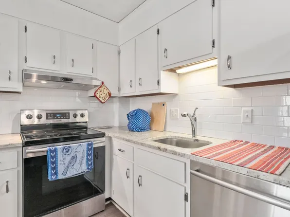 164 Galen St APT 53, Watertown, MA 02472