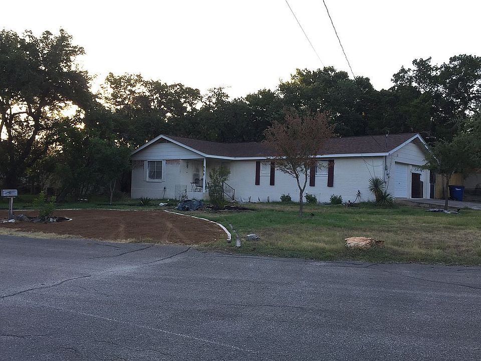 2nd image of 558 Lakeview Cir