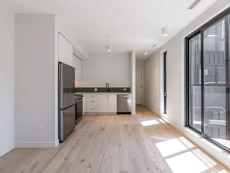 1712 Oak #204