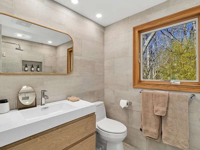27 Montauk Ave — Photo 16