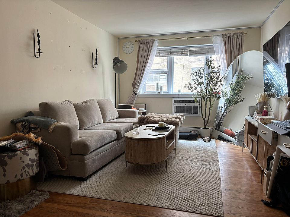 1st image of 600 W Wrightwood Ave #1