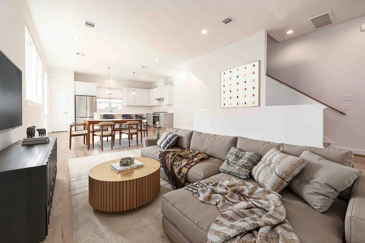 3 bed, 3.5 bath, 2018 sqft, $3,200 — Photo 4