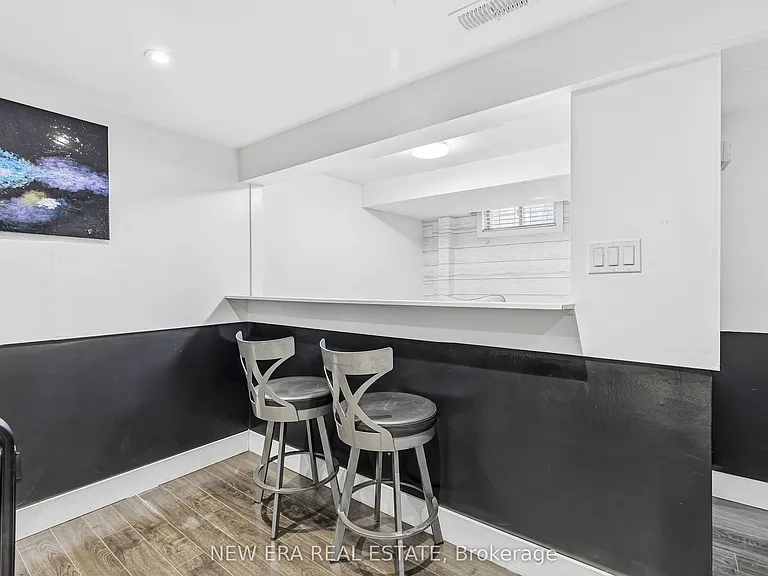 5 Shetland Cres — Photo 29