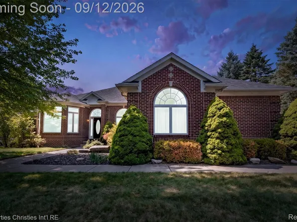 1132 Wood Trl, Oxford, MI 48371