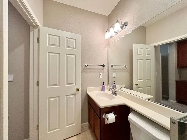 720 Wintergreen Ct — Photo 6