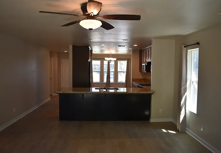 524 Janell Ct — Photo 9