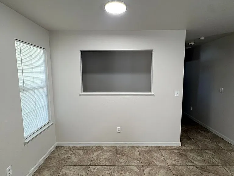 1148 Gladys Way — Photo 6