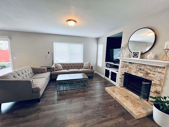 3rd image of 532 Dakota Way