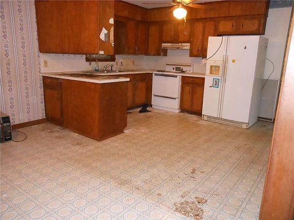3rd image of 1319 Murta St