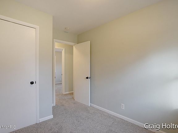 4th image of 2933 Cheney Ave NE