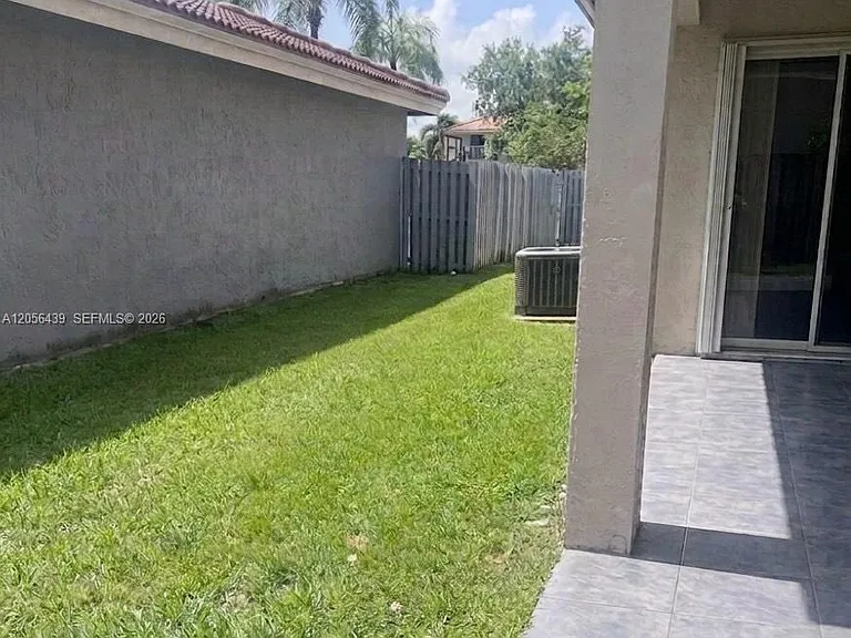 1285 Seagrape Cir — Photo 16