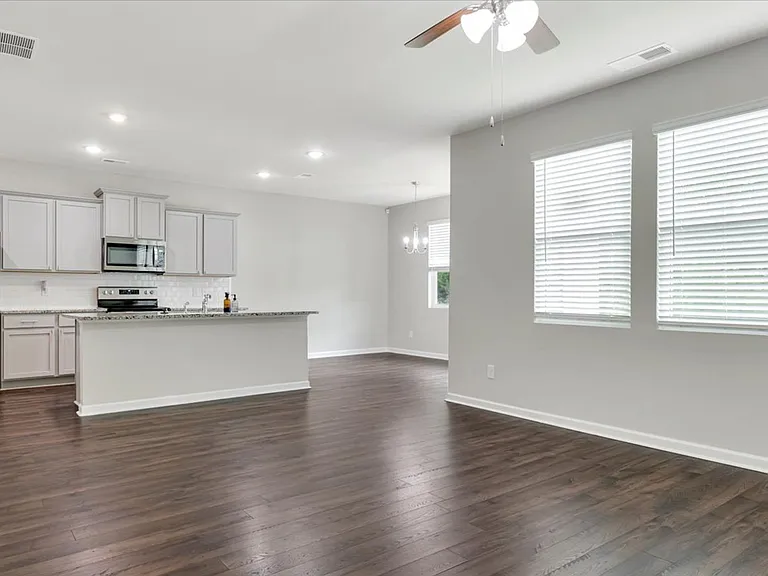 1127 Sims Dr — Photo 8