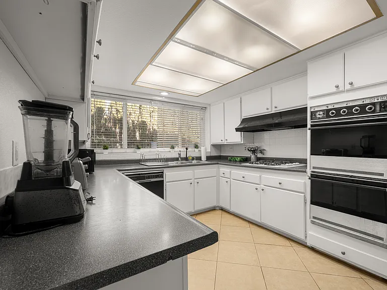 3258 Kirkham Dr — Photo 47