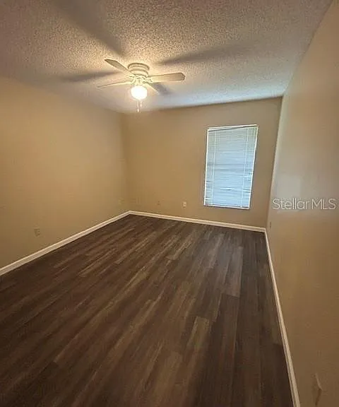 563 Holbrook Cir — Photo 12