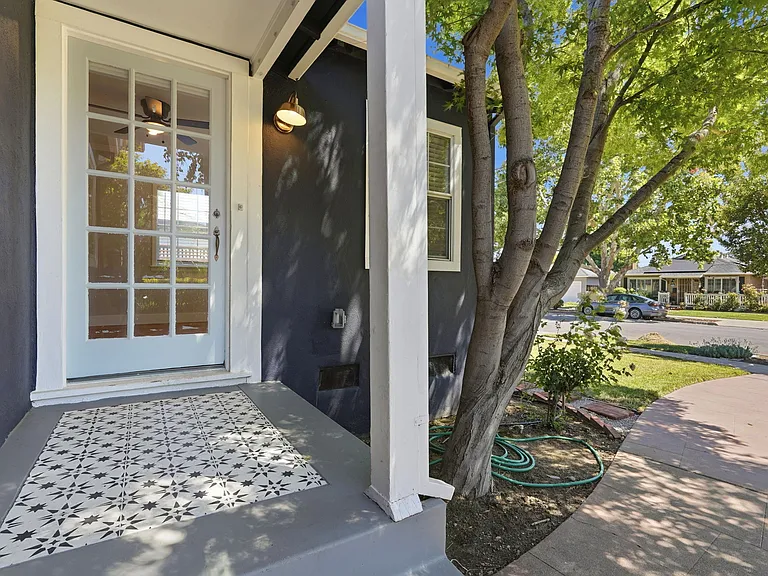 2291 Cottle Ave — Photo 4