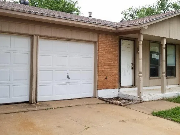1116 W Cornelia Ave, Iowa Park, TX 76367
