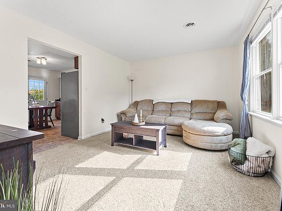 2nd image of 405 Willow Lawn Dr