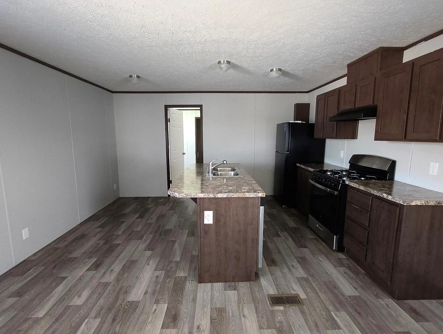 36 - 9 W AW — Photo 3