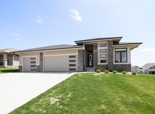 5303 162nd Ct, Urbandale, IA 50323