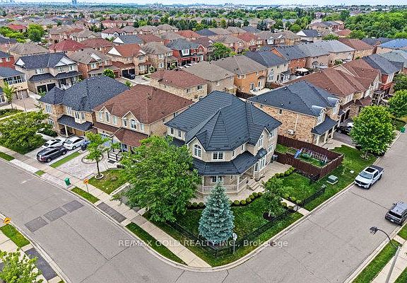 5th image of 39 Trailhead Cres