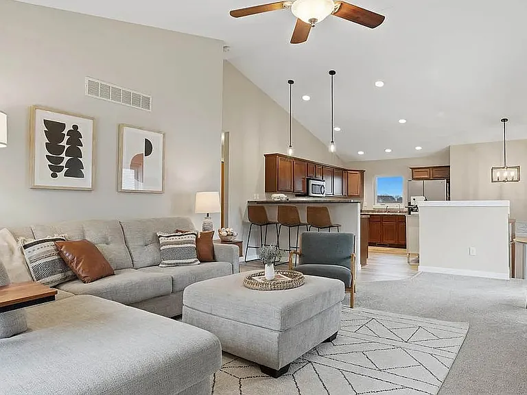 295 Hickory Ct — Photo 10