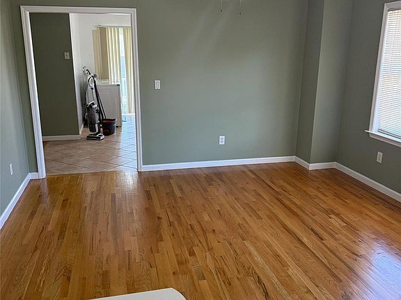 3rd image of 103 Clunie Ave APT 2