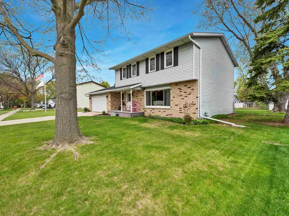 413 S Good Hope Rd, De Pere, WI 54115