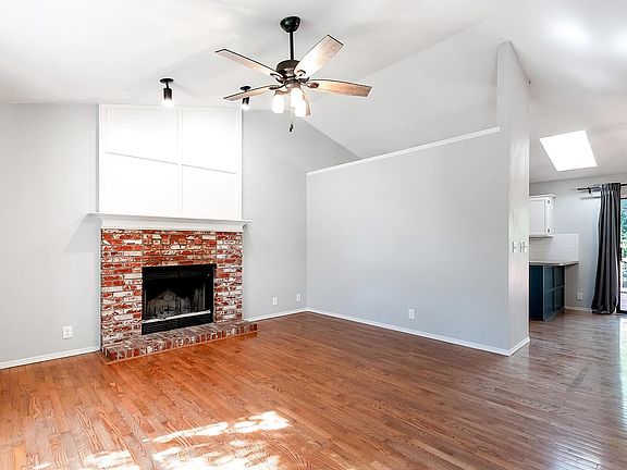 4th image of 3027 N Governeour Cir
