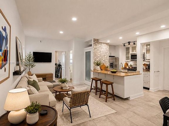 2nd image of 910 Bay Dr APT 15