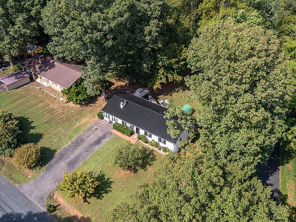 4th image of 153 Lamont Cir