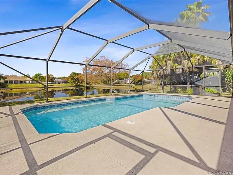 3074 NE Loquat Ln — Photo 28