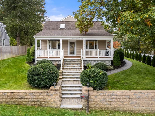 63 Pine St, Natick, MA 01760