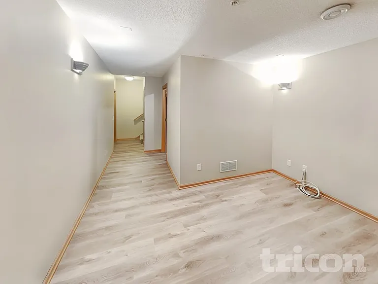 7010 S Park Dr — Photo 4