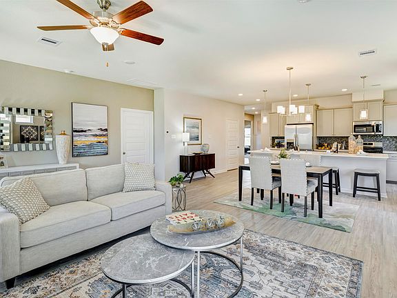 4th image of 106 Antiquity Cir