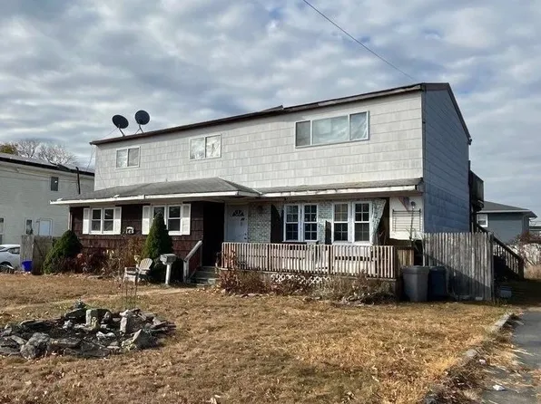 32 Bond Street, West Babylon, NY 11704