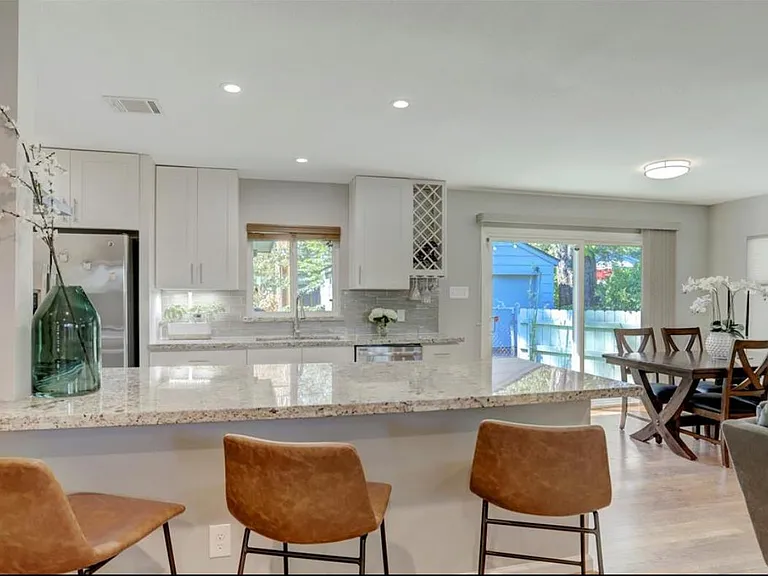 Breakfast bar