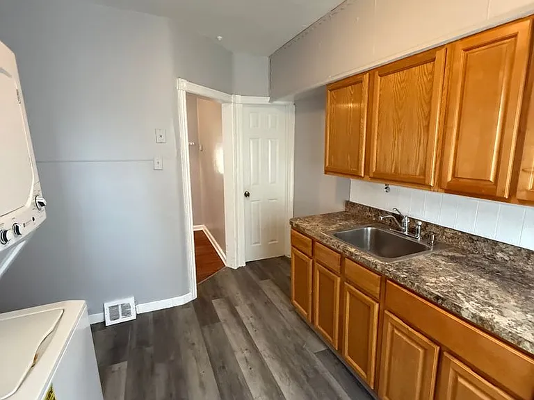 5753 N Beechwood St — Photo 36