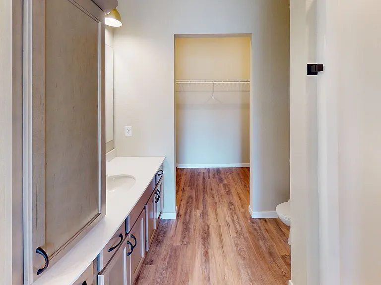 10Bedrock Apartments — Photo 50