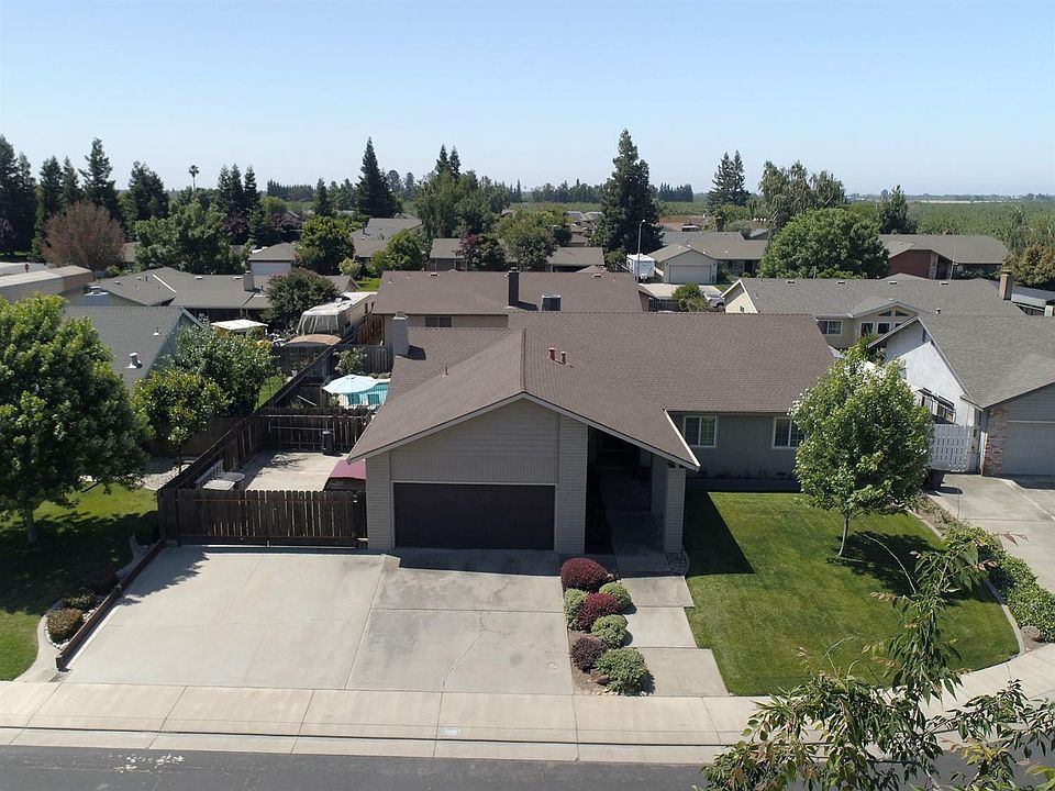 1st image of 483 Palomino Ct