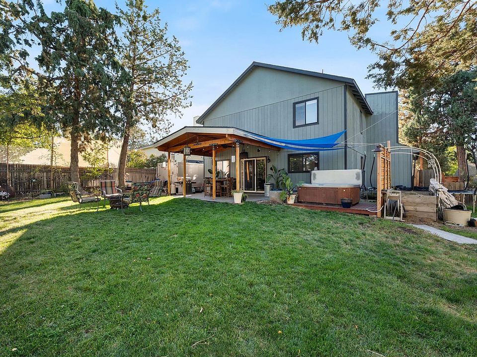 1st image of 1708 NE Hollow Tree Ln