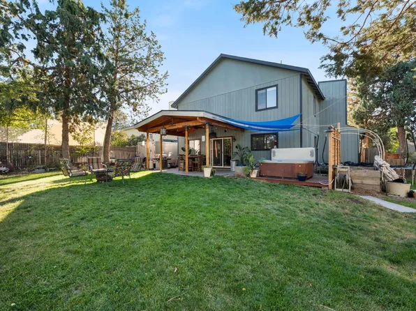 1708 NE Hollow Tree Ln, Bend, OR 97701
