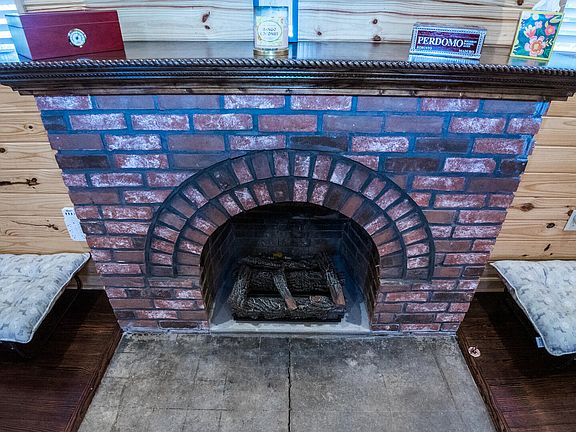 5th image of 854 Magnolia Ave