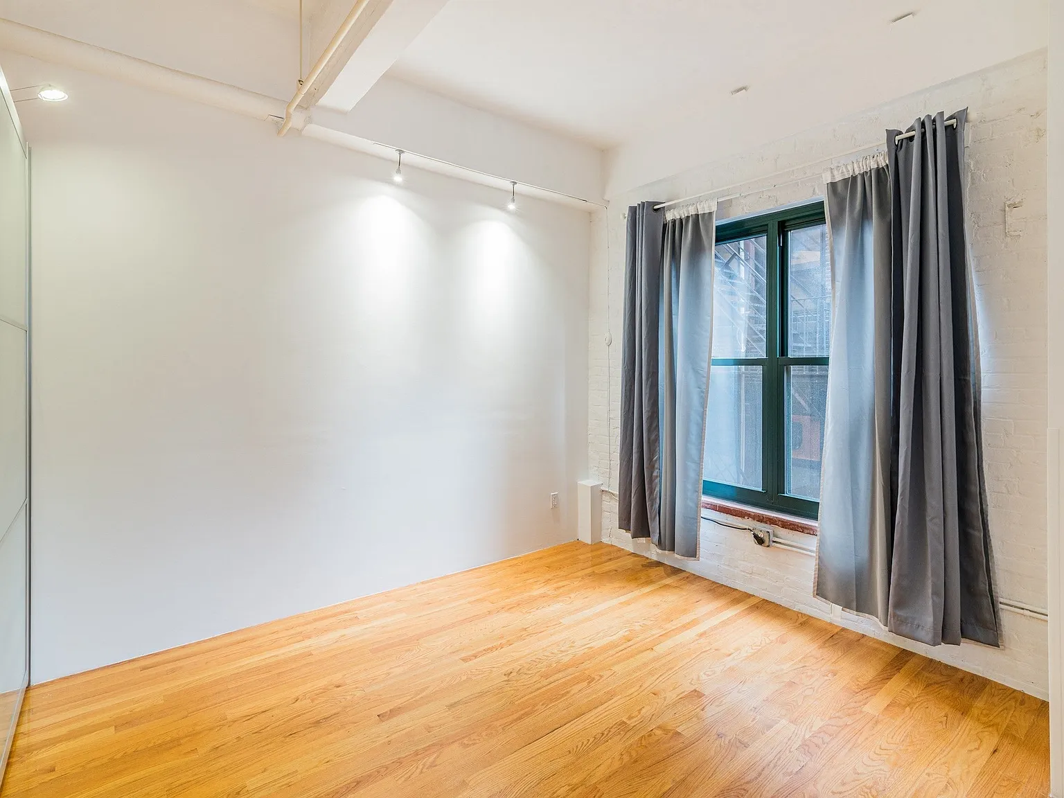 1 bed, 733 sqft, $2,900 — Photo 3