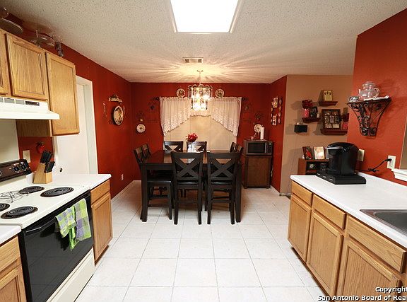 4th image of 2139 Farmsville Dr