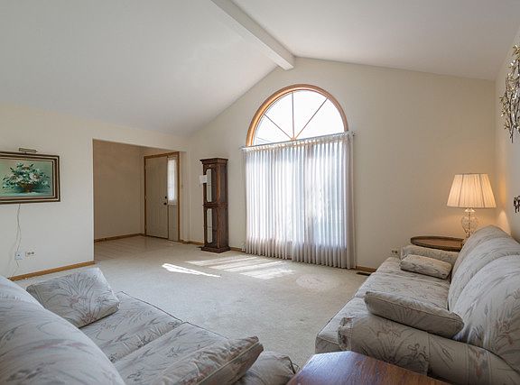3rd image of 10828 Lorel Ave
