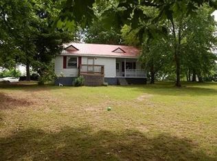 1602 Pleasant Grove Rd, Westmoreland, TN 37186