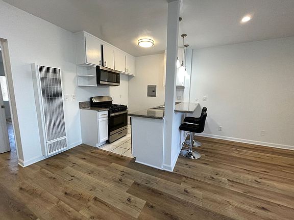 5th image of 15925 Victory Blvd #117-206