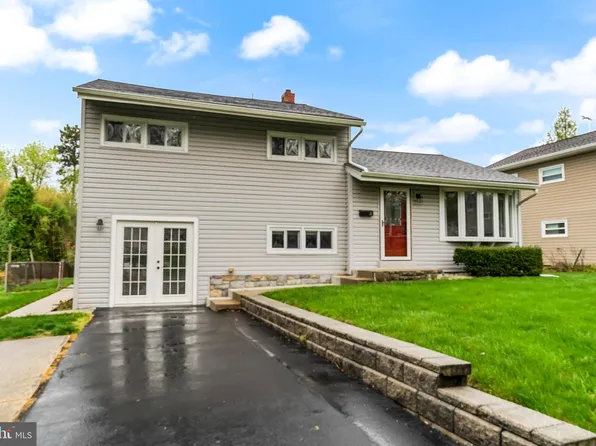 34 E Avon Dr, Claymont, DE 19703